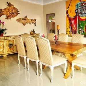  Villa Bamboo Moon Indonesia